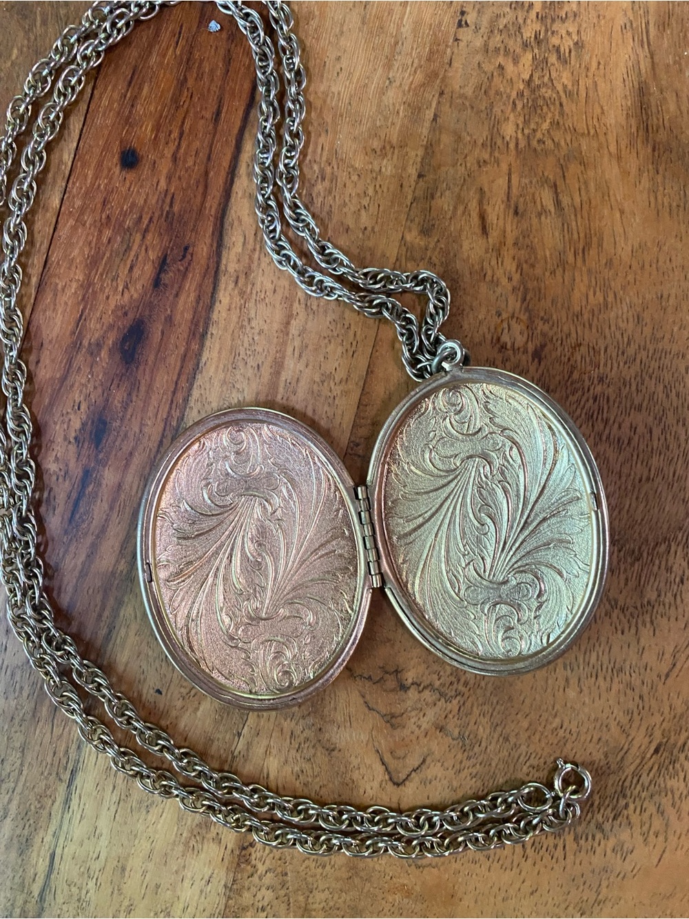 Vintage Large 2.5” Locket pendant necklace 30” chain